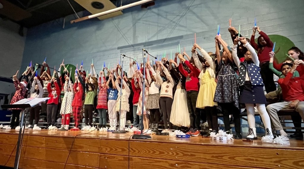fourth grade classes singing at the holiday concert